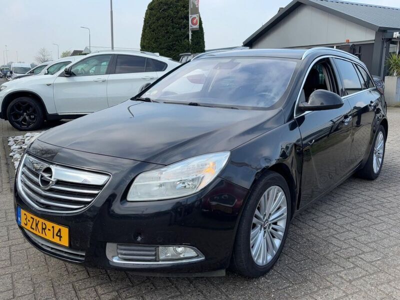 Schwarz Gebraucht 2013 Opel Insignia Sport Kombi | 1.950 € - Bild 1/4