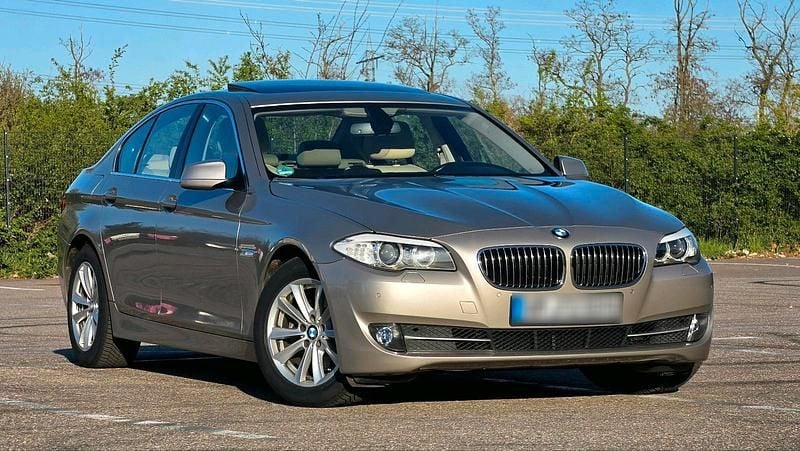 Gebraucht BMW 523 204 PS (150 kW) 2010 Silber Limousine
