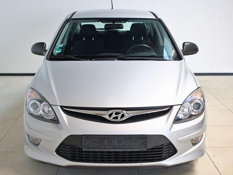 Continental silver Gebraucht 2011 Hyundai i30 Edition+ Limousine | 3.390 € (Guter Preis) - Bild 1/4