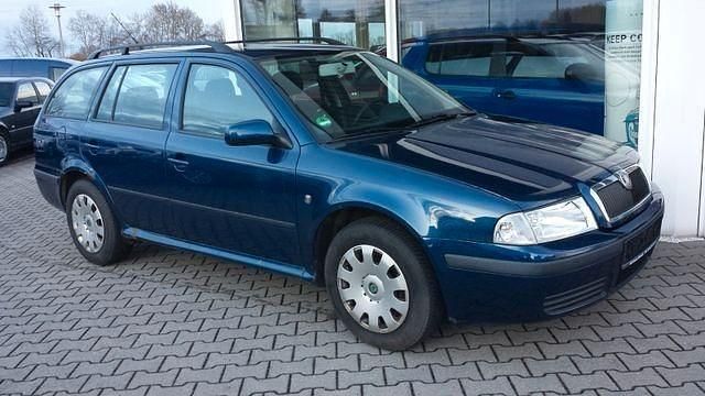 Blau Gebraucht 2009 Skoda Octavia Tour Kombi | 3.000 € (Teuer) - Bild 1/2