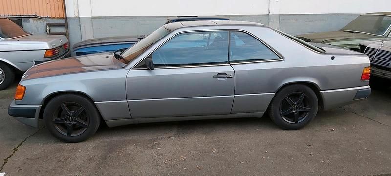 Blau Gebraucht 1994 Mercedes 230 Coupé | 2.890 € - Bild 1/4