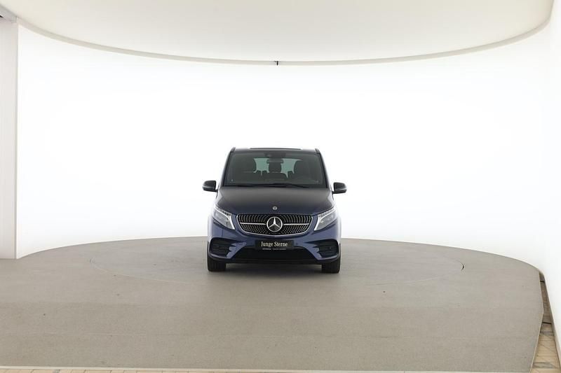 Blau Gebraucht 2023 Mercedes V300 Edition Van / Kleinbus | 60.882 € (Fairer Preis) - Bild 1/4