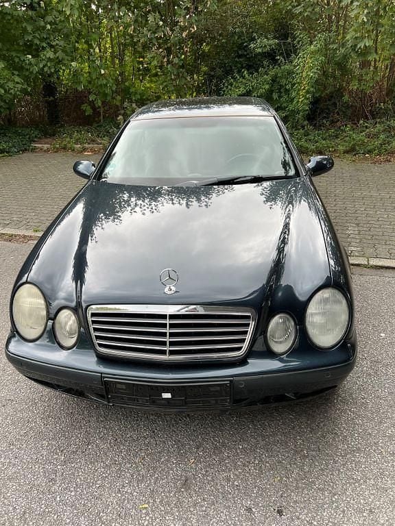 Blau Gebraucht 1997 Mercedes CLK200 Elegance Coupé | 3.600 € (Etwas zu teuer) - Bild 1/4
