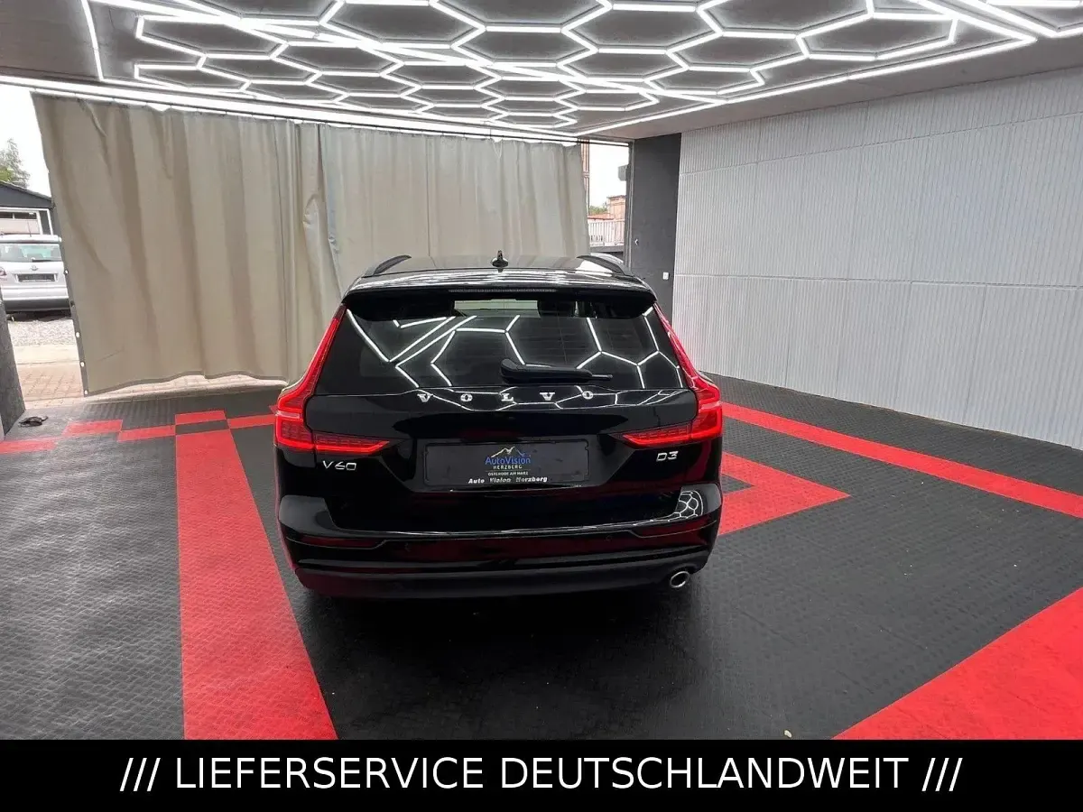 Gebraucht Volvo V60 Momentum 150 PS (110 kW) 2019 Schwarz Kombi