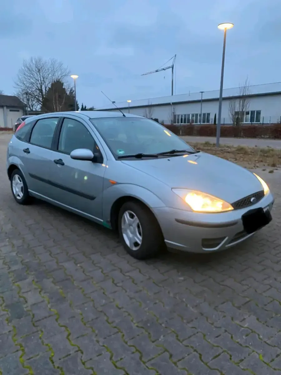 Gebraucht Ford Focus 80 PS (58 kW) 2004 Grau Kleinwagen