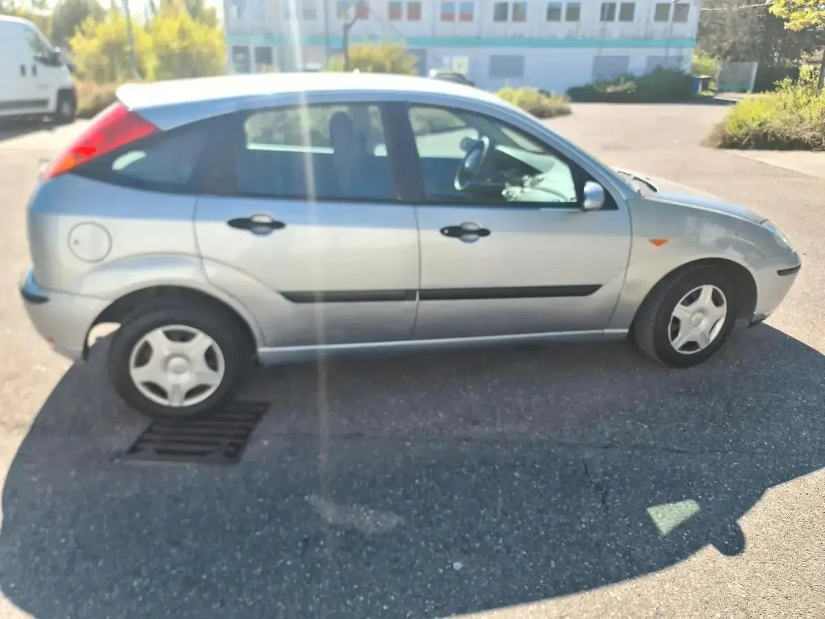 Gebraucht Ford Focus 2002 Silber Kleinwagen