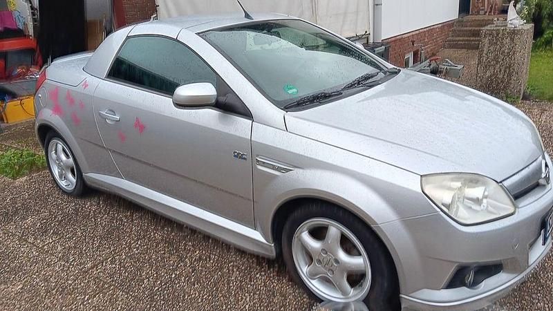 Silber Gebraucht 2006 Opel Tigra OPC Cabrio | 3.400 € (Fairer Preis) - Bild 1/4