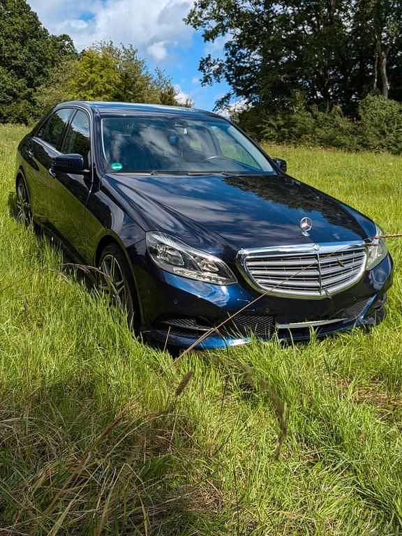 Gebraucht Mercedes E300 AMG 207 PS (152 kW) 2013 Blau Limousine