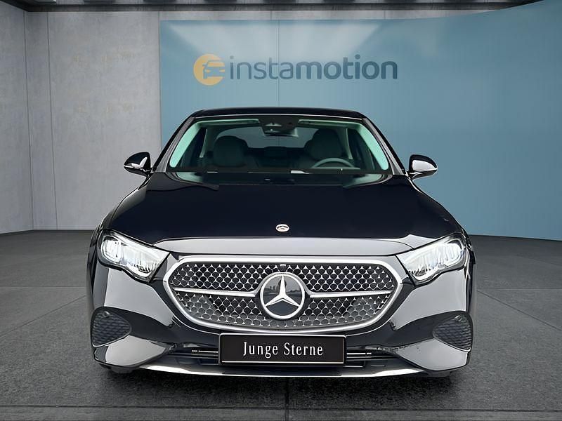 Gebraucht Mercedes E200 204 PS (150 kW) 2024 Schwarz Limousine