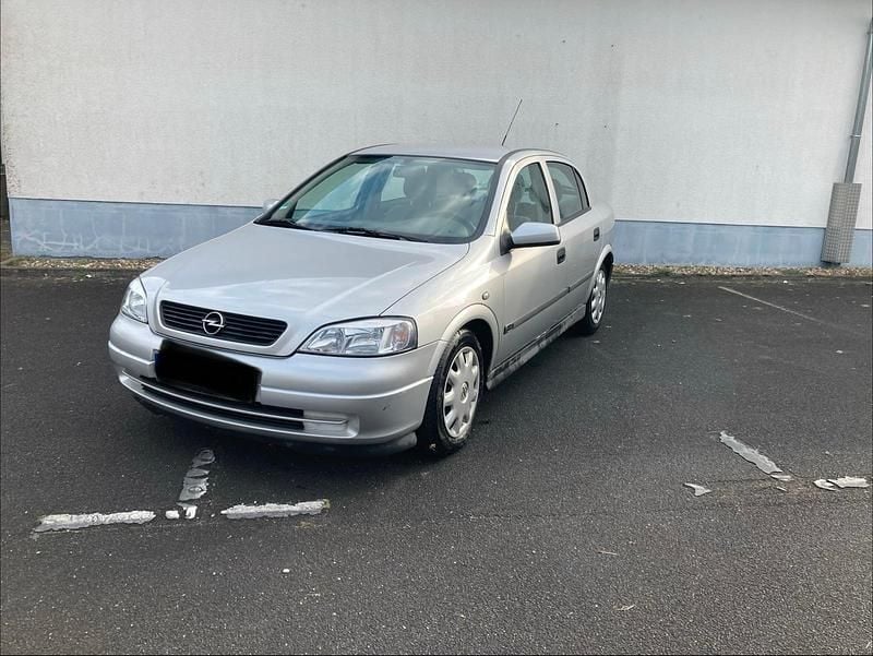 Gebraucht Opel Astra 101 PS (74 kW) 2001 Silber Limousine