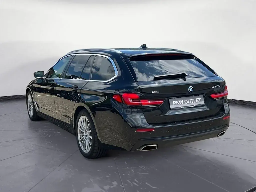 Gebraucht BMW 530e 292 PS (214 kW) 2023 Schwarz Kombi