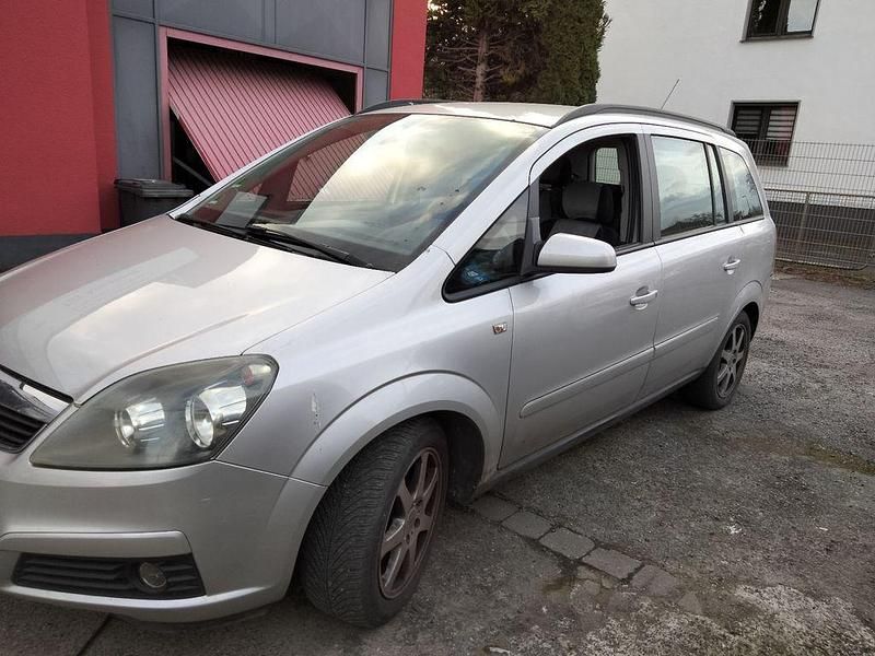 Gebraucht Opel Zafira Edition 140 PS (102 kW) 2006 Silber Van / Kleinbus