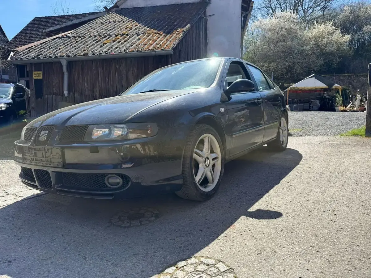 Używany Seat Leon CUPRA 204 KM (150 kW) 2003 Czarny Hatchback