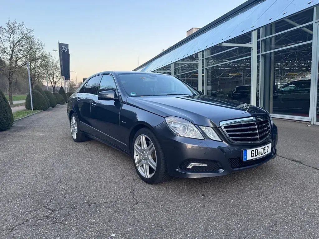 Gebraucht Mercedes E250 Avantgarde 204 PS (150 kW) 2009 Grau Limousine