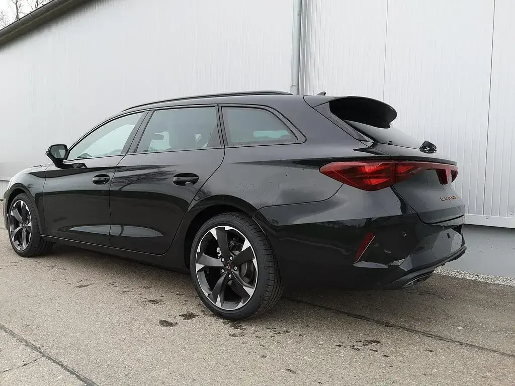 Neu Cupra Leon 150 PS (110 kW) 2026 Schwarz Limousine