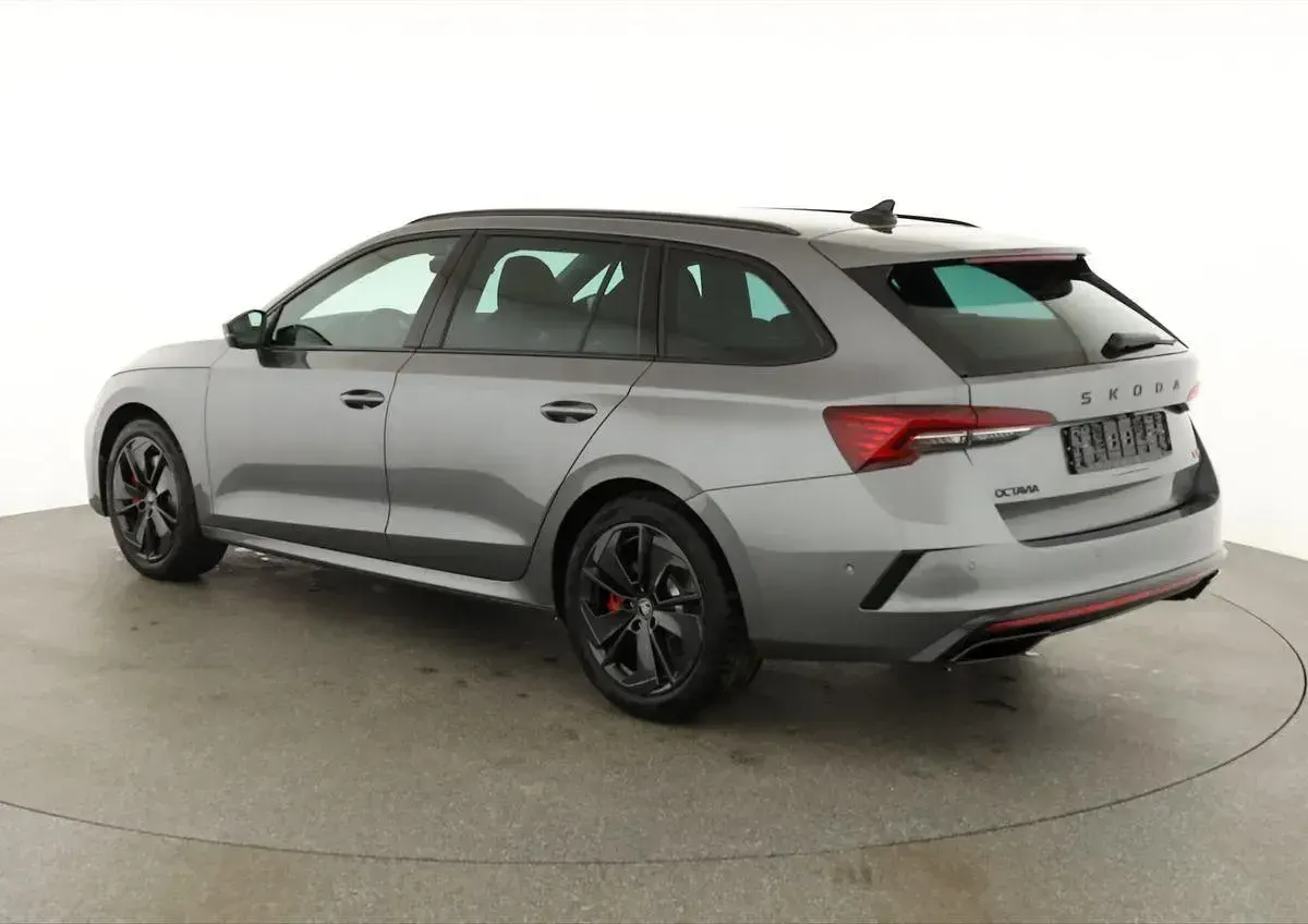 Neu Skoda Octavia RS 265 PS (194 kW) 2026 Graphite grau metallic Kombi