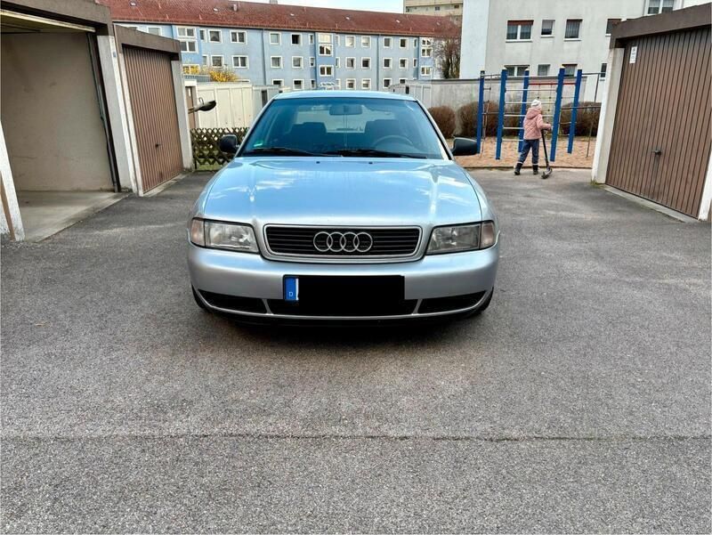 Silber Gebraucht 1996 Audi A4 Limousine | 800 € (Guter Preis) - Bild 1/4