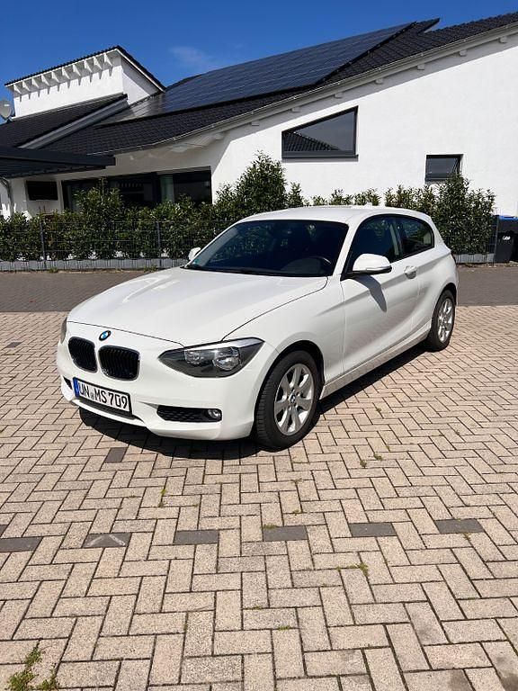 Gebraucht BMW 114 102 PS (75 kW) 2012 Schwarz Kleinwagen