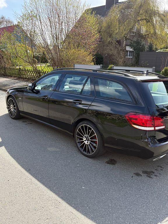 Gebraucht Mercedes E300 231 PS (169 kW) 2015 Schwarz Limousine