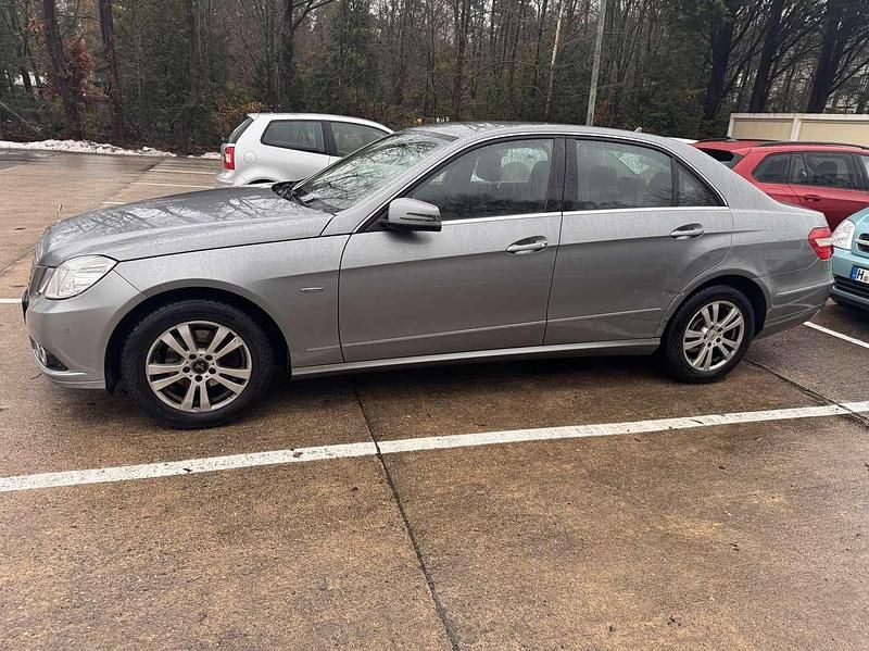 Gebraucht Mercedes E200 184 PS (135 kW) 2011 Limousine