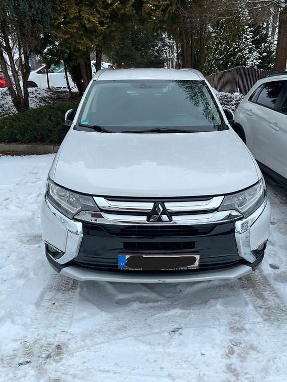 Gebraucht Mitsubishi Outlander Plus 150 PS (110 kW) 2015 Weiß SUV