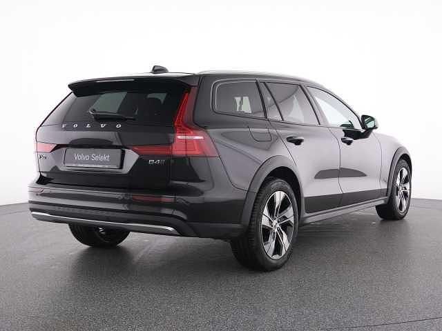 Gebraucht Volvo V60 CC 145 PS (106 kW) 2023 Kombi