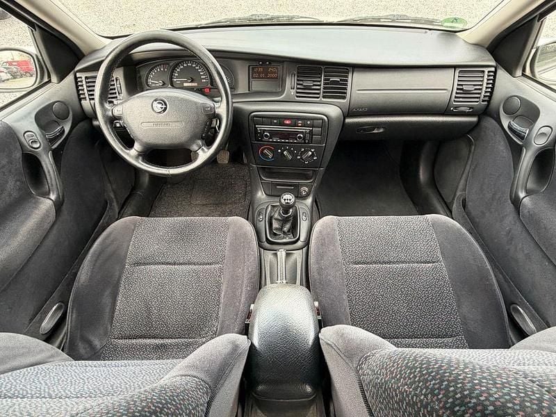 Gebraucht Opel Vectra Edition 101 PS (74 kW) 2000 Grau Kombi