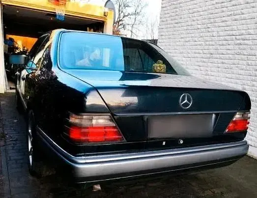 Gebraucht Mercedes E220 150 PS (110 kW) 1992 Schwarz Coupé