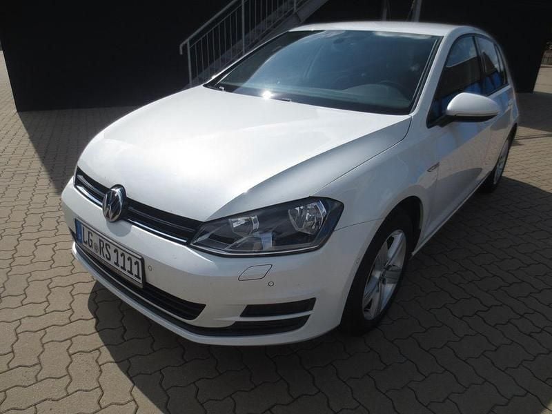 Weiß Gebraucht 2015 VW Golf VII Cup Limousine | 9.840 € (Guter Preis) - Bild 1/4
