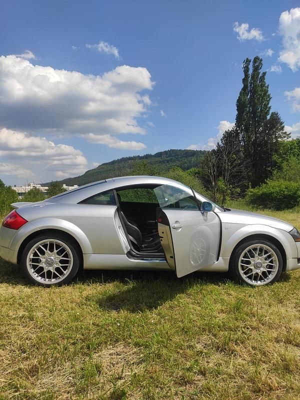 Second-hand Audi TT 180 CP (132 kW) 2000 Argintiu Coupe