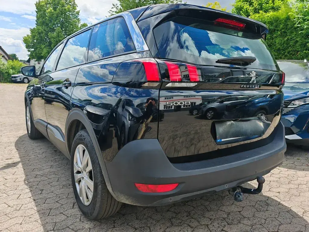 Gebraucht Peugeot 5008 131 PS (96 kW) 2023 Grau SUV