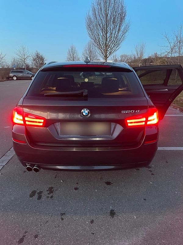 Gebraucht BMW 520 184 PS (135 kW) 2013 Grau Kombi
