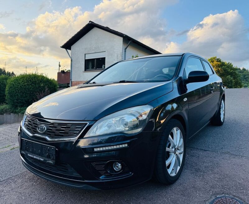 Schwarz Gebraucht 2012 Kia Ceed 2 Limousine | 4.990 € (Superpreis) - Bild 1/4