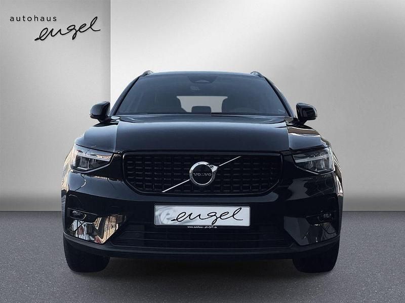 Gebraucht Volvo XC40 Plus 163 PS (119 kW) 2023 Onyx schwarzmetallic SUV