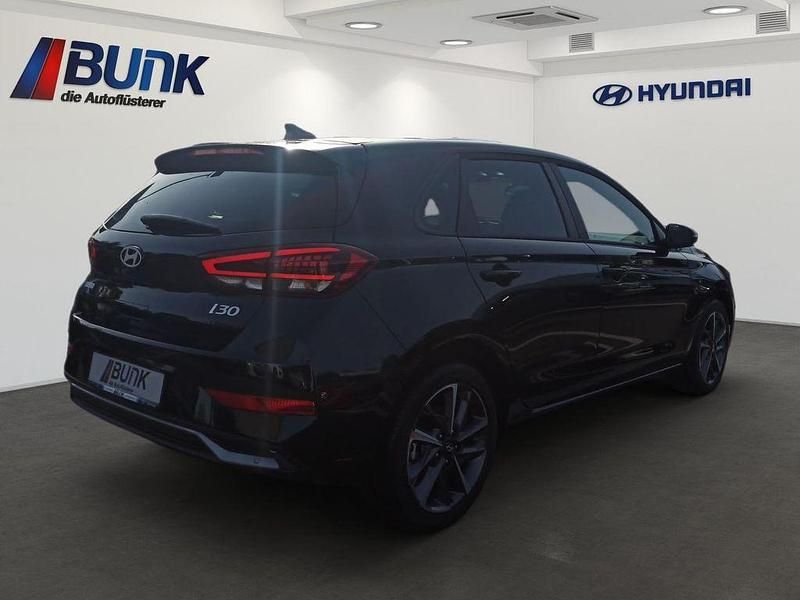 Neu Hyundai i30 Advantage 140 PS (102 kW) 2025 Abyss black Limousine