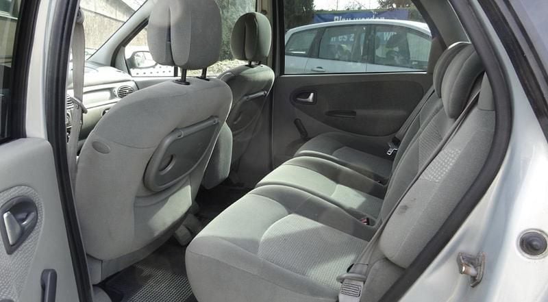 Gebraucht Renault Scénic 107 PS (78 kW) 2002 Silber Van / Kleinbus