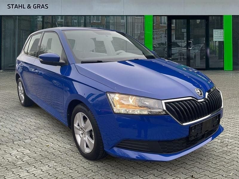 Energyblau Gebraucht 2021 Skoda Fabia Ambition Limousine | 9.990 € (Superpreis) - Bild 1/4