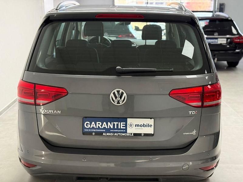 Gebraucht VW Touran Comfortline 110 PS (80 kW) 2016 Grau Van / Kleinbus