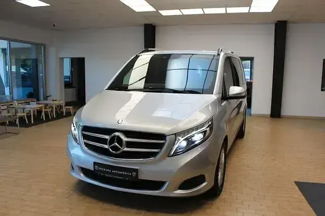 Gebraucht Mercedes V250 Edition 190 PS (139 kW) 2016 Brillantsilber metallic Van / Kleinbus