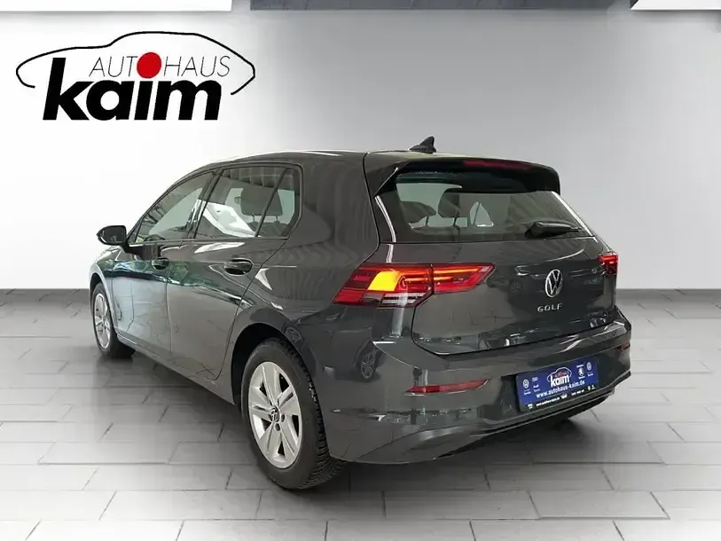 Gebraucht VW Golf VIII Life 110 PS (80 kW) 2021 Grau Limousine