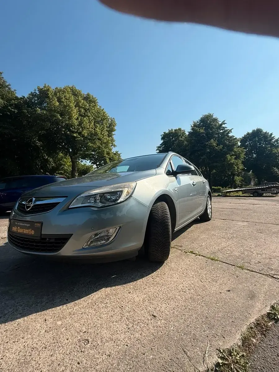Gebraucht Opel Astra 140 PS (102 kW) 2012 Grau Kombi