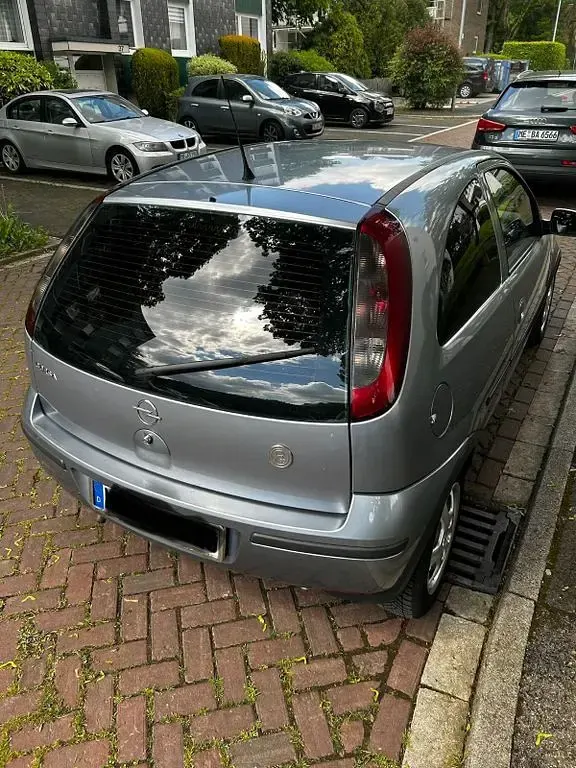 Używany Opel Corsa Enjoy 60 KM (44 kW) 2004 Srebrny Hatchback