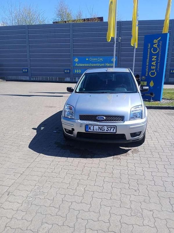Gebraucht Ford Fiesta 97 PS (71 kW) 2004 Grau Kleinwagen