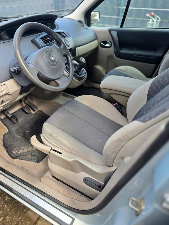 Gebraucht Renault Scénic Authentique 113 PS (83 kW) 2003 Silber Van / Kleinbus