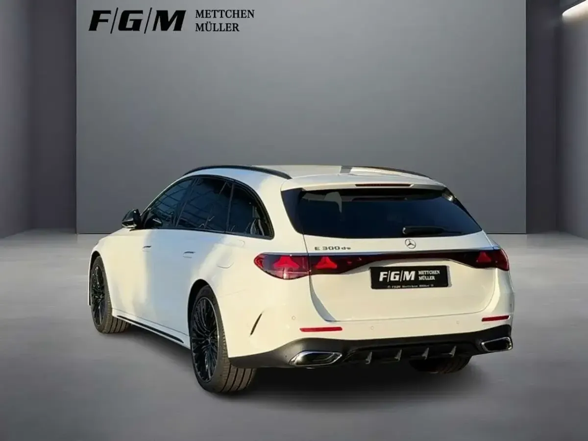 Gebraucht Mercedes E300 AMG line 313 PS (230 kW) 2024 Unilack polarweiß Kombi