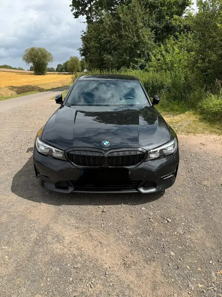 Gebraucht BMW 320 Sport Line 184 PS (135 kW) 2020 Schwarz Limousine