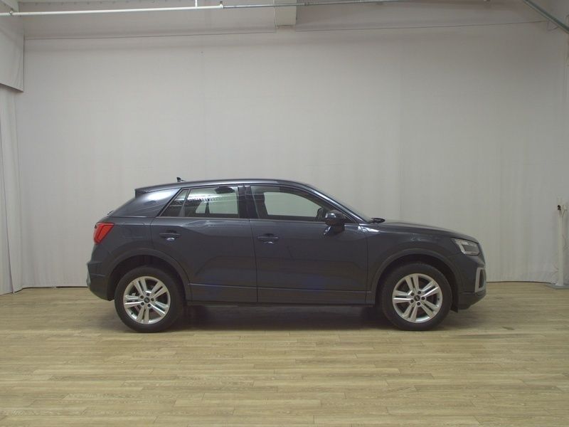 Grau Gebraucht 2021 Audi Q2 Design SUV | 24.480 € - Bild 1/4