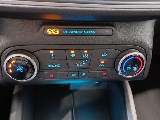 Gebraucht Ford Focus Cool & Connect 101 PS (74 kW) 2022 Silber SUV