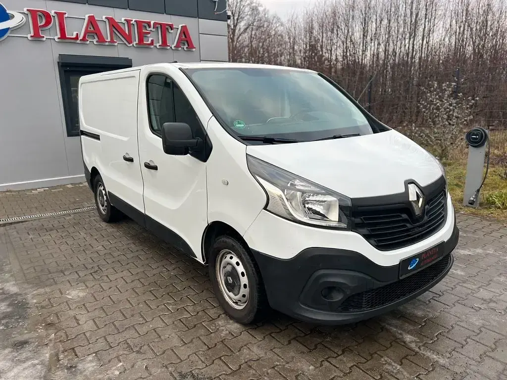 Second-hand Renault Trafic 95 CP (69 kW) 2019 Alb Monovolum