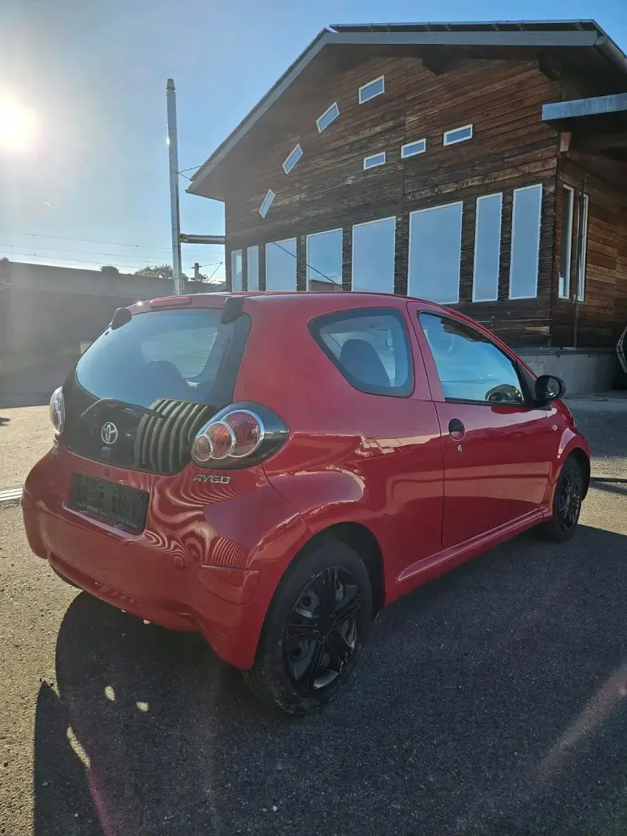 Gebraucht Toyota Aygo 68 PS (50 kW) 2010 Rot Kleinwagen